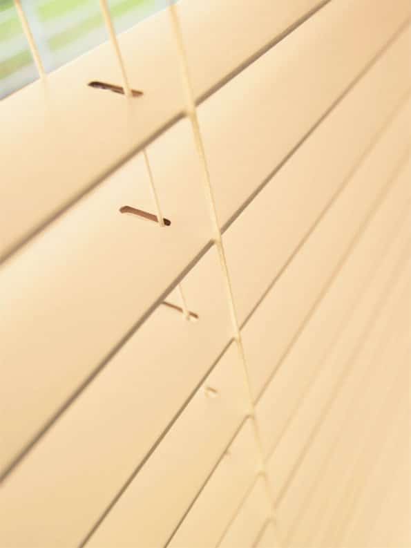 houten shutter jaloezie detail van ladderkoord