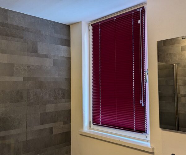 Jaloezieën met tuimelstang