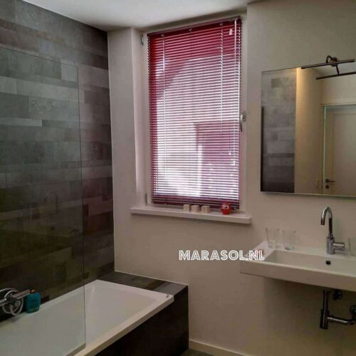 Aluminium jaloezieen 25mm rood badkamer raamdecoratie kiezen